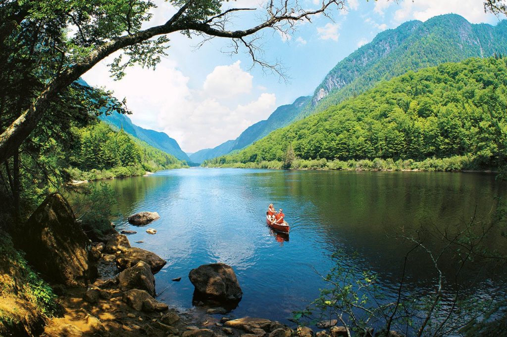 Canot-camping sur la rivière Jacques-Cartier